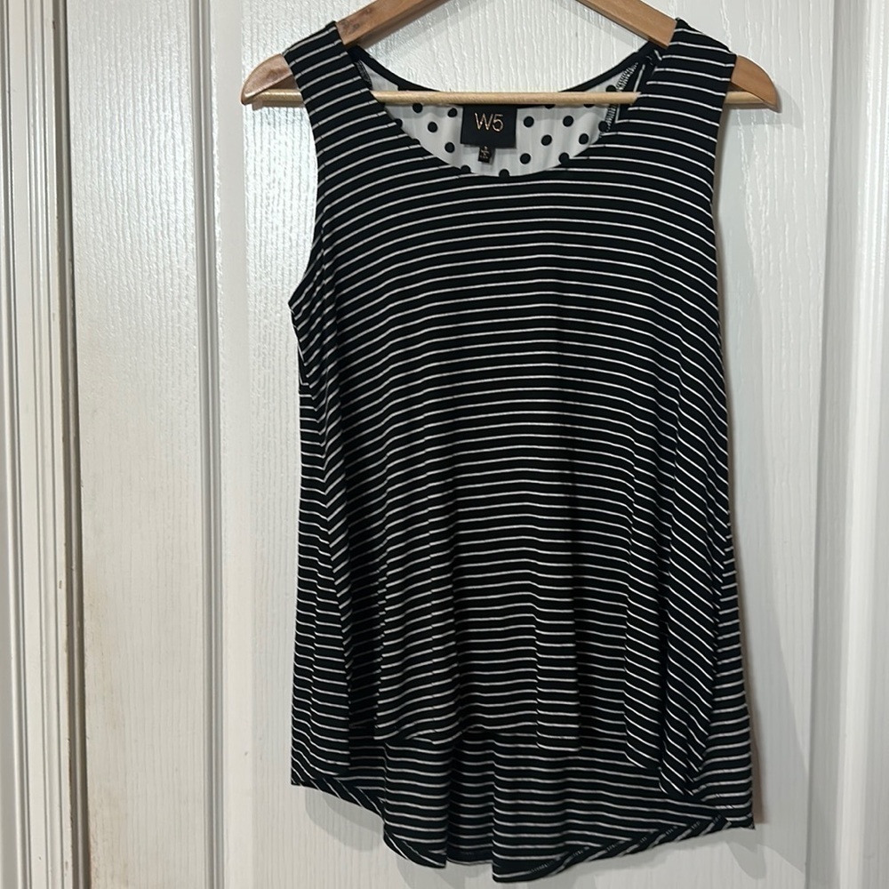 W5 sz S black, and white striped Hilow hem sleeveless top